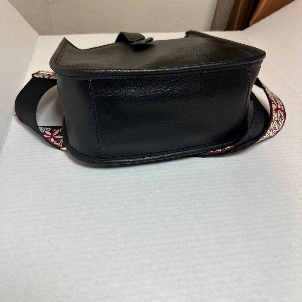 Le Miel Black Vegan Leather Crossbody Messenger Bag Embroidered Guitar Strap NEW - Picture 13 of 15